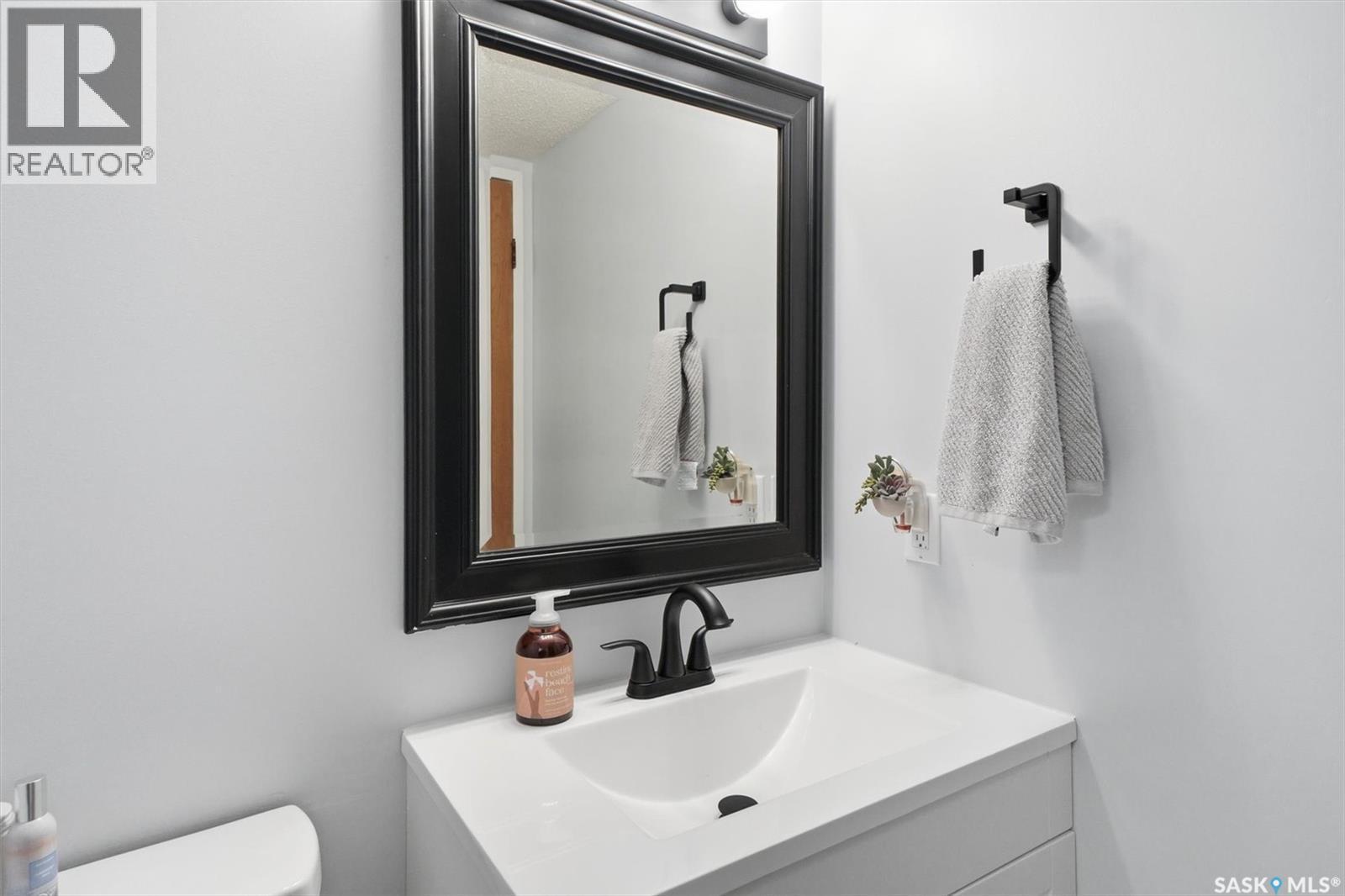 223 217B Cree Place, Saskatoon, SK - Indoor Photo Showing Bathroom