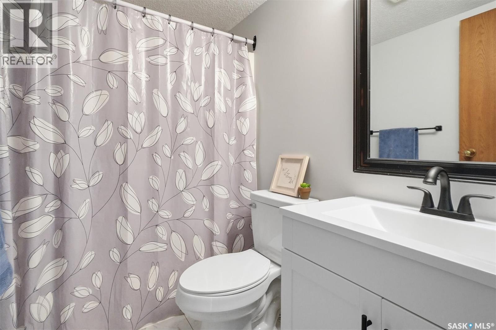 223 217B Cree Place, Saskatoon, SK - Indoor Photo Showing Bathroom