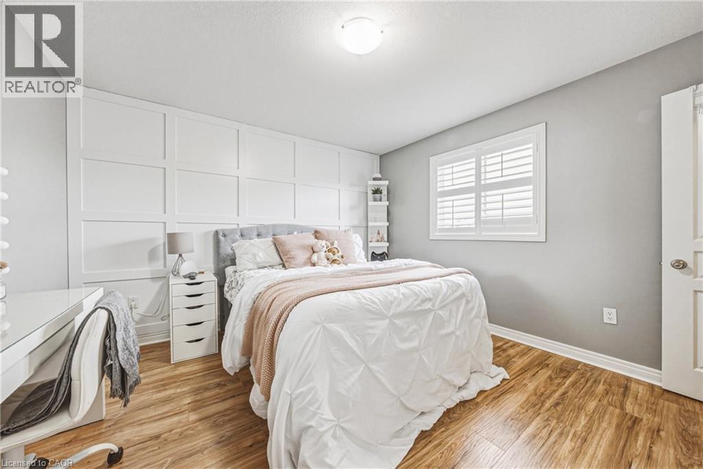 419 Dicenzo Drive, Hamilton, ON - Indoor Photo Showing Bedroom