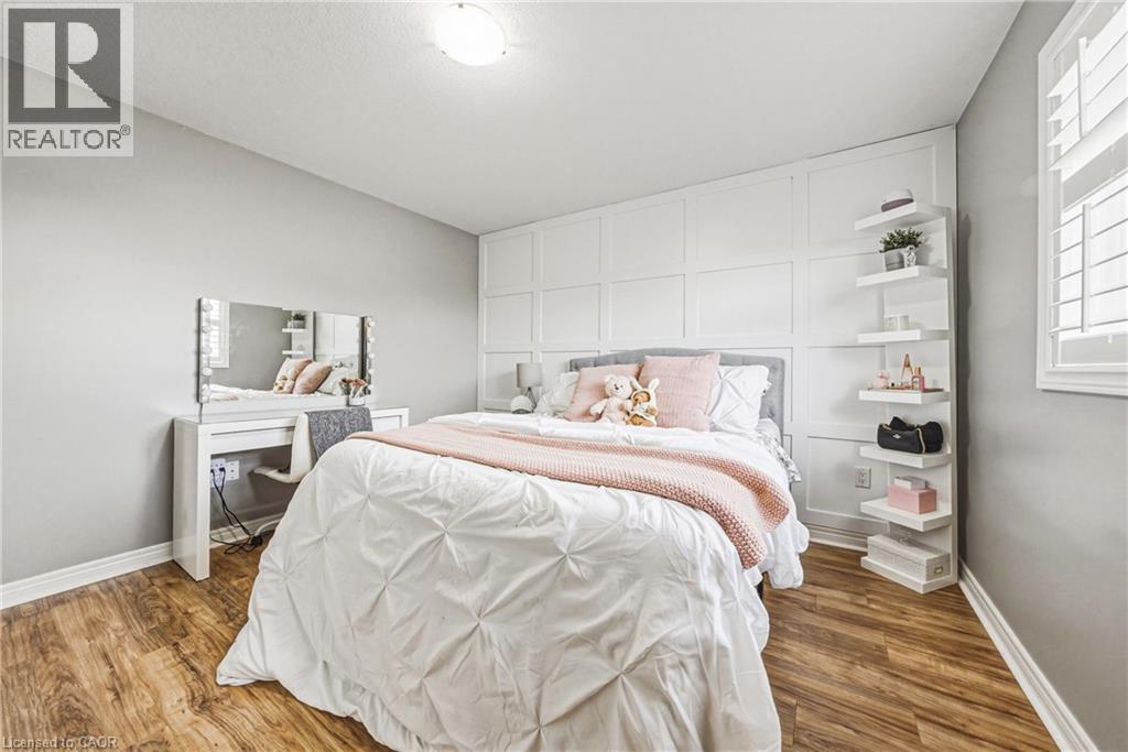 419 Dicenzo Drive, Hamilton, ON - Indoor Photo Showing Bedroom