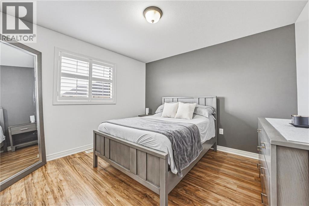 419 Dicenzo Drive, Hamilton, ON - Indoor Photo Showing Bedroom