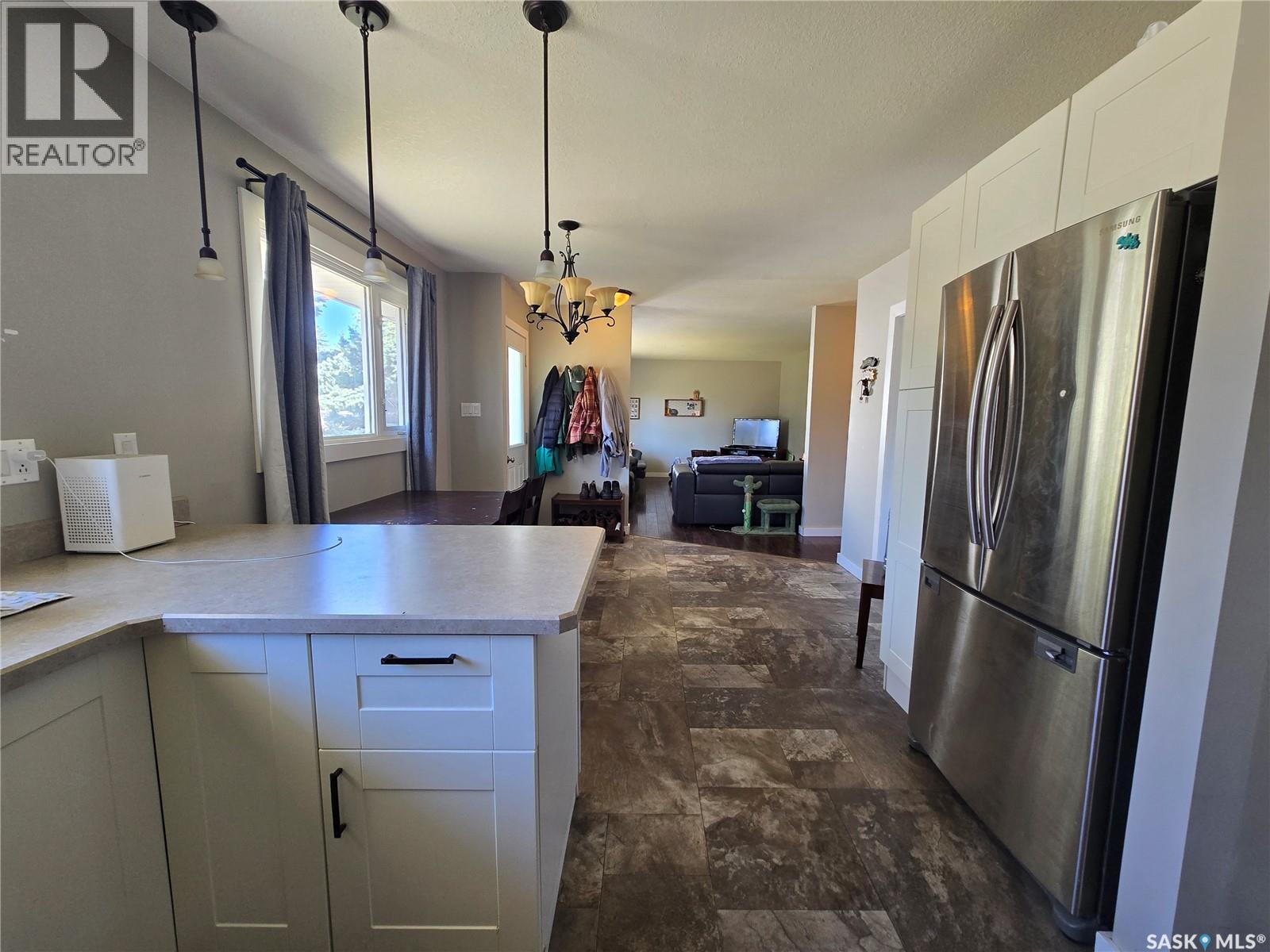 719 3Rd Street E, Assiniboia, SK - Indoor Photo Showing Kitchen