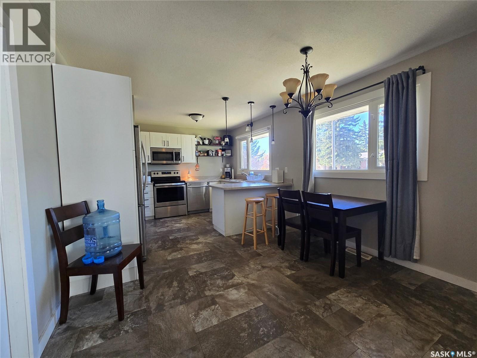 719 3Rd Street E, Assiniboia, SK - Indoor Photo Showing Other Room