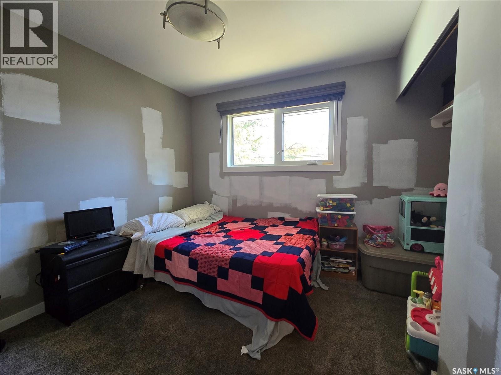 719 3Rd Street E, Assiniboia, SK - Indoor Photo Showing Bedroom