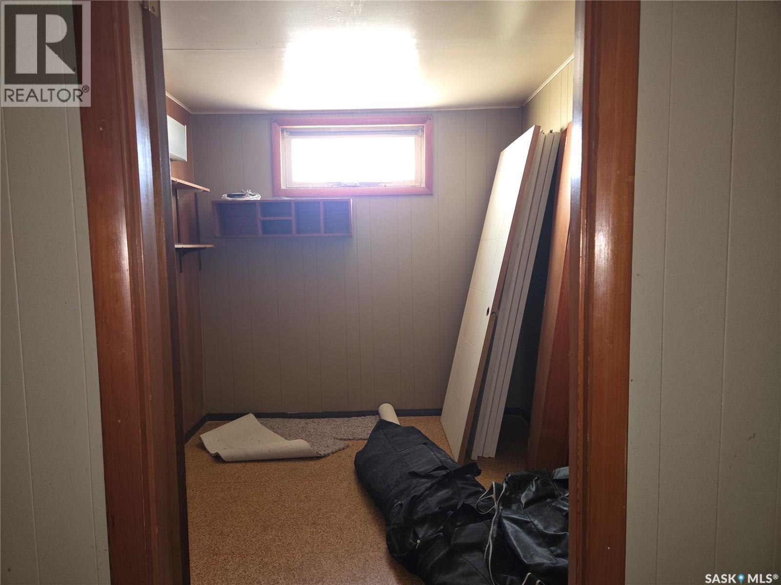 719 3Rd Street E, Assiniboia, SK - Indoor