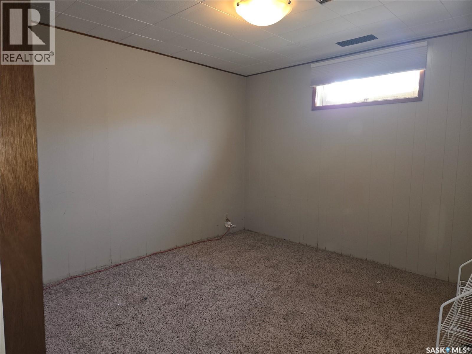 719 3Rd Street E, Assiniboia, SK - Indoor Photo Showing Other Room