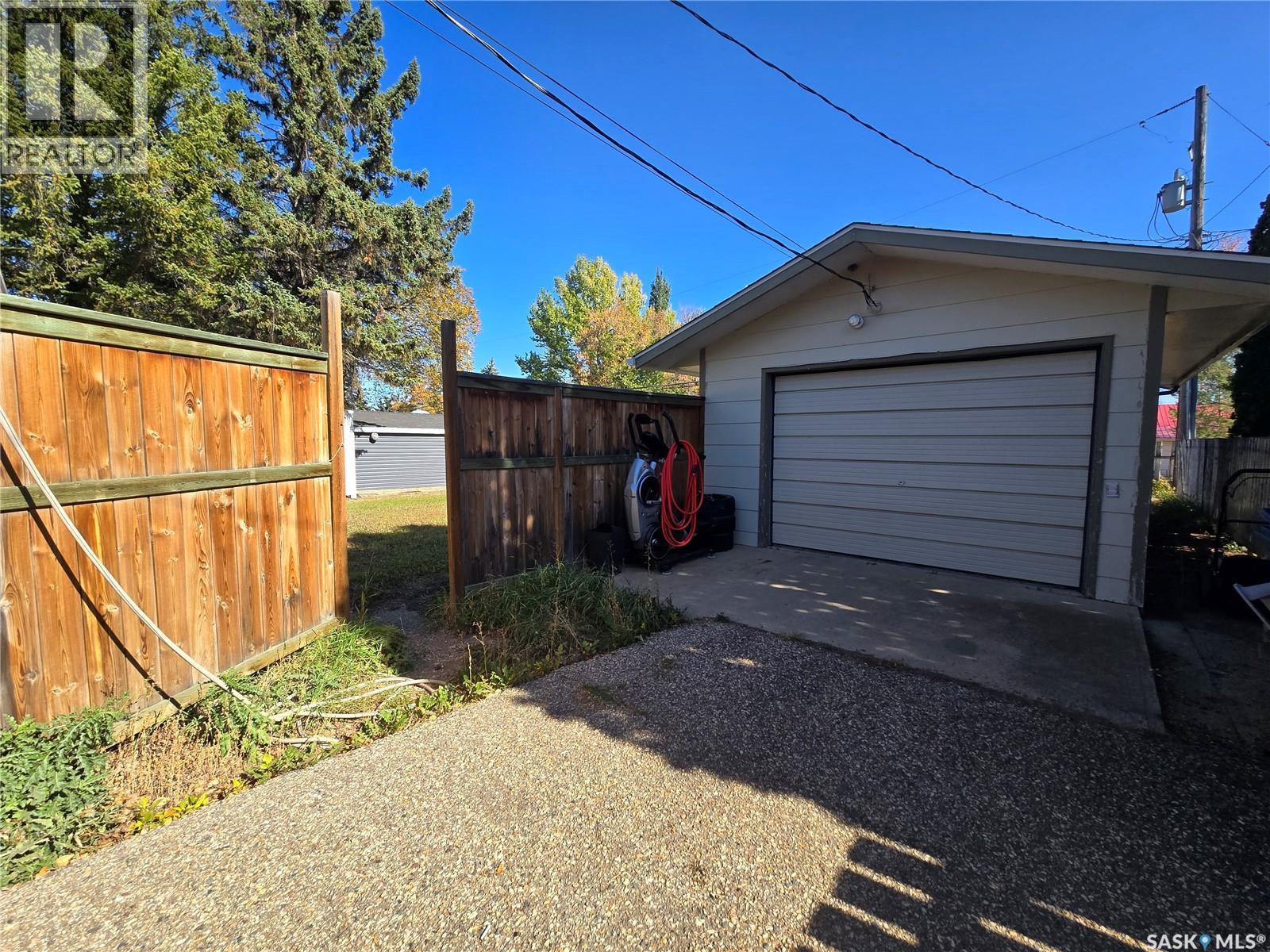 719 3Rd Street E, Assiniboia, SK - Outdoor With Exterior