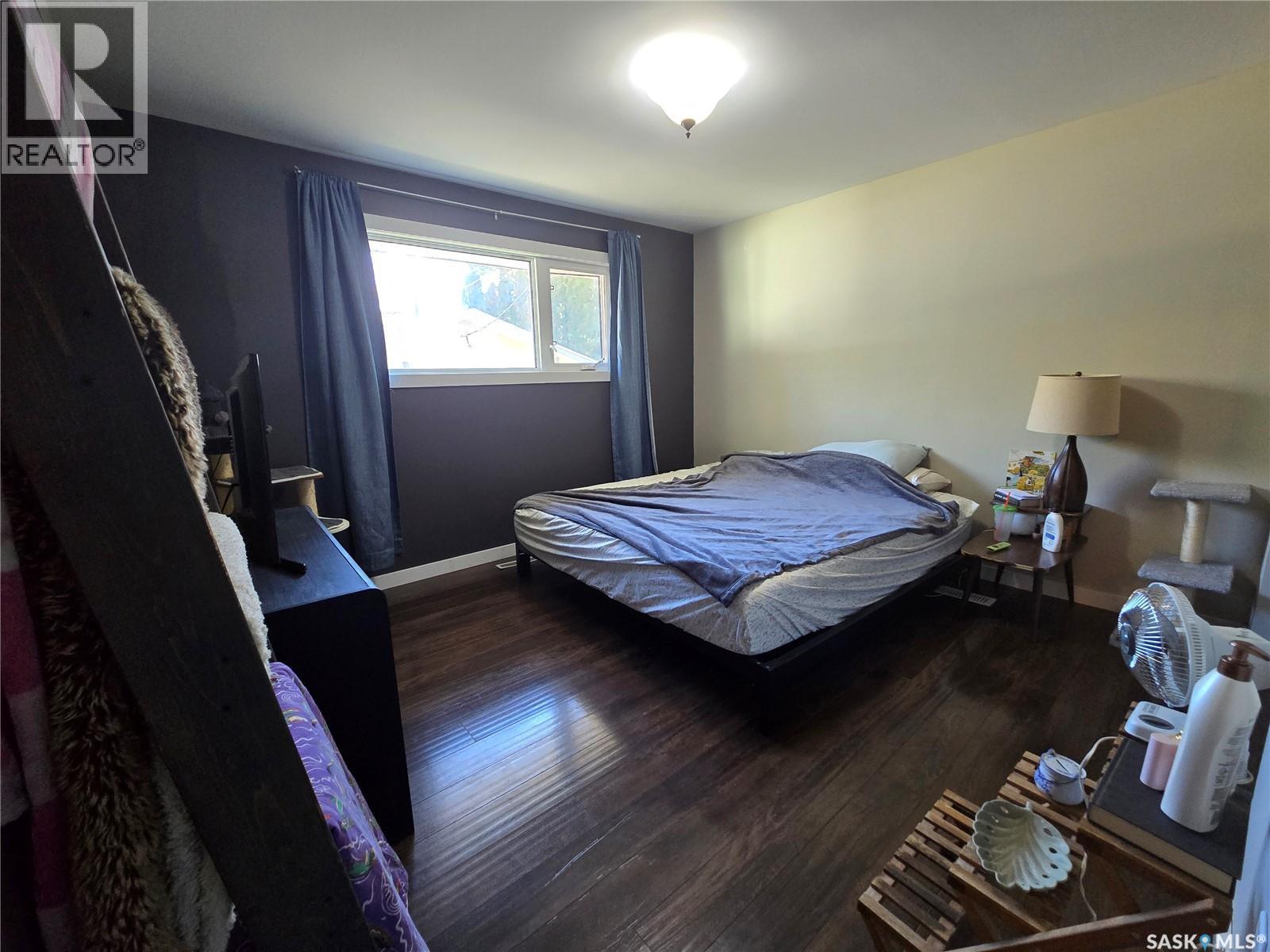 719 3Rd Street E, Assiniboia, SK - Indoor Photo Showing Bedroom