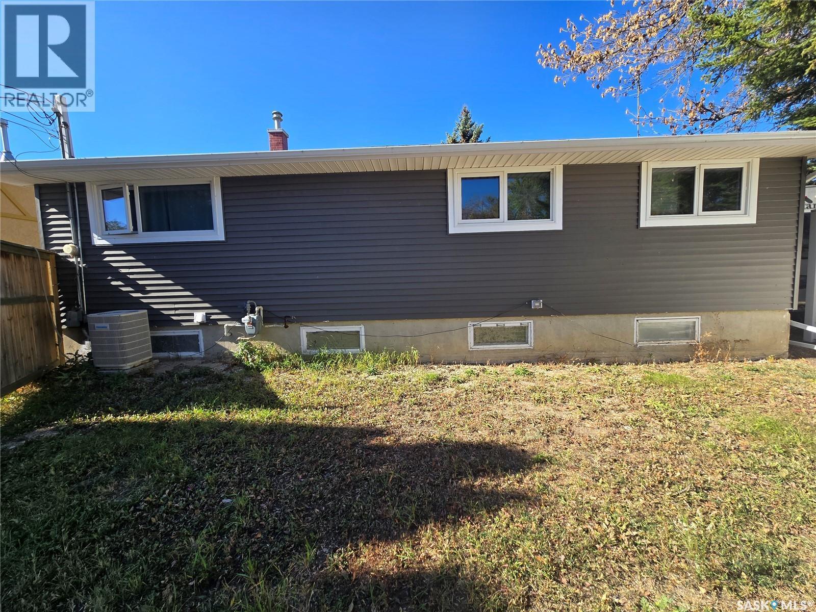 719 3Rd Street E, Assiniboia, SK - Outdoor