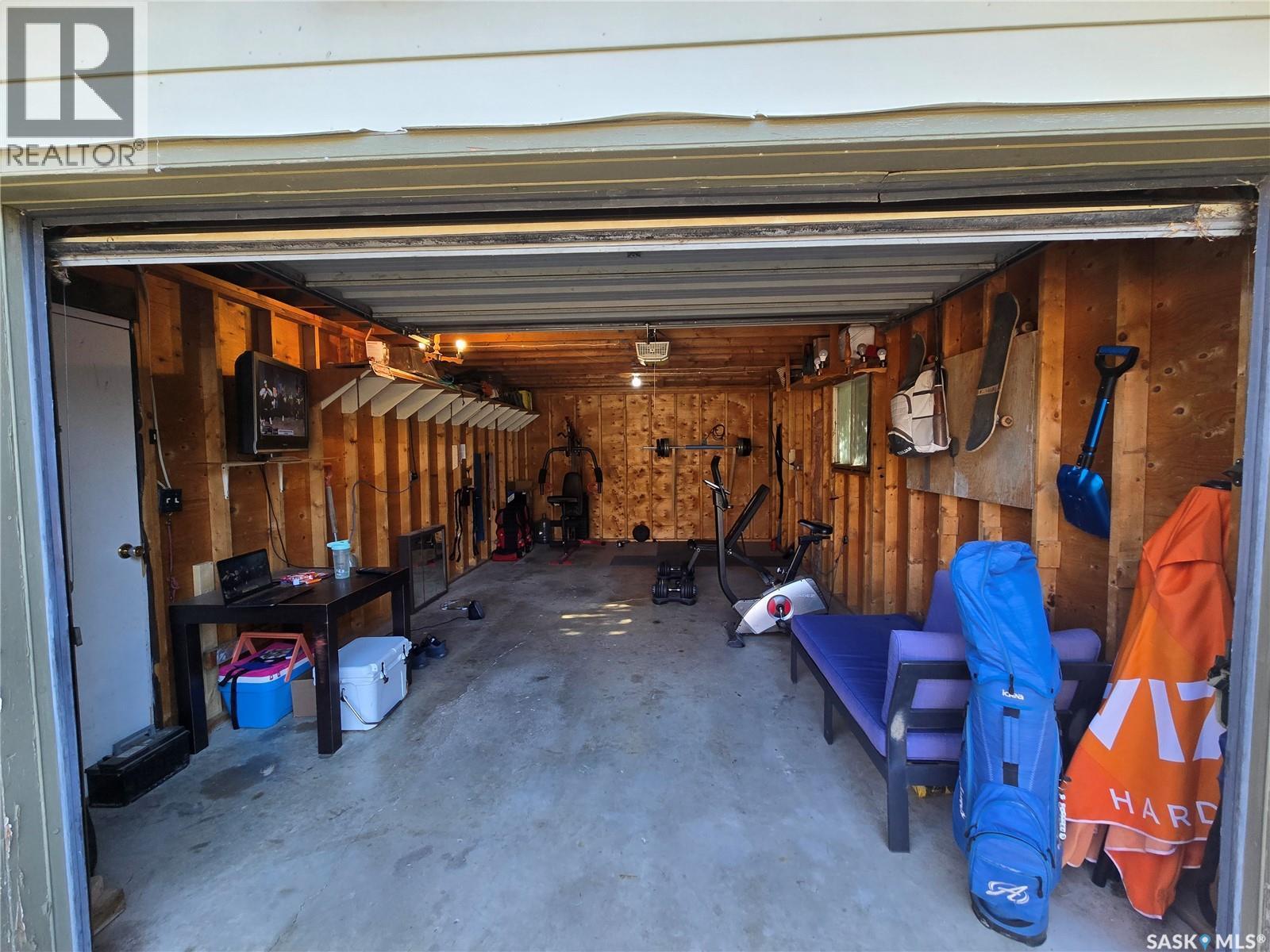 719 3Rd Street E, Assiniboia, SK - Indoor Photo Showing Garage