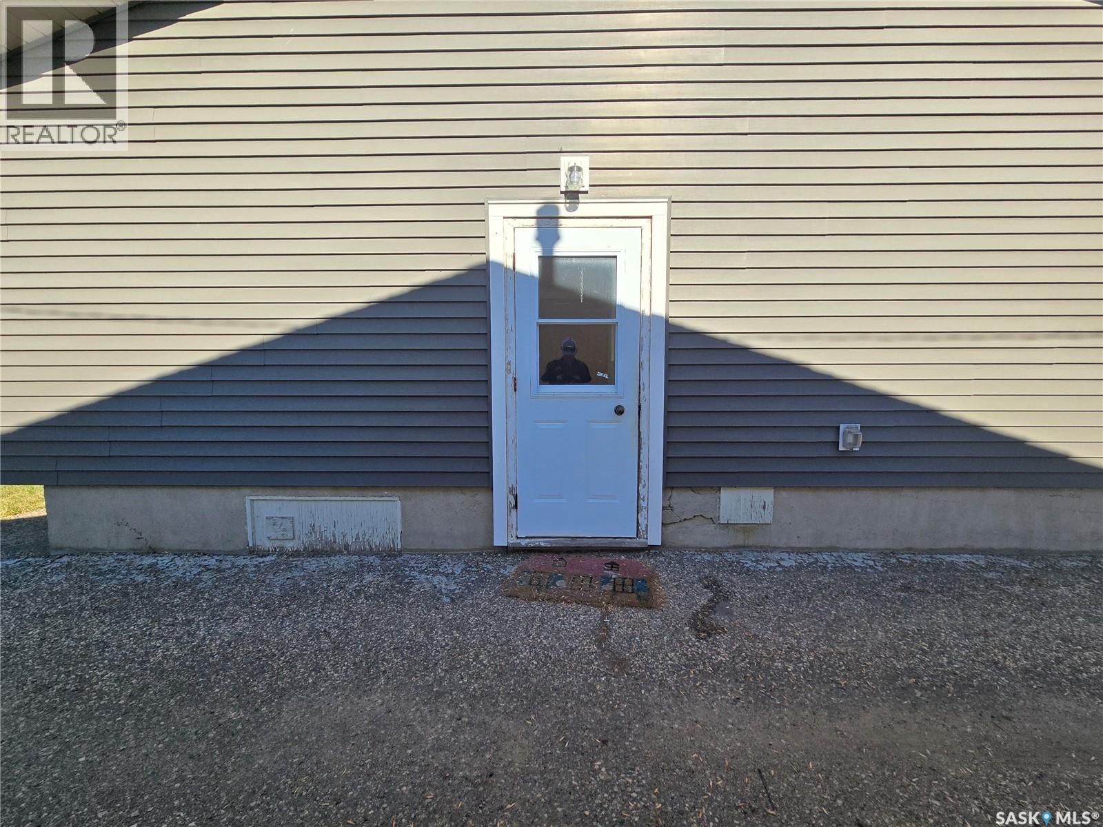 719 3Rd Street E, Assiniboia, SK - Outdoor