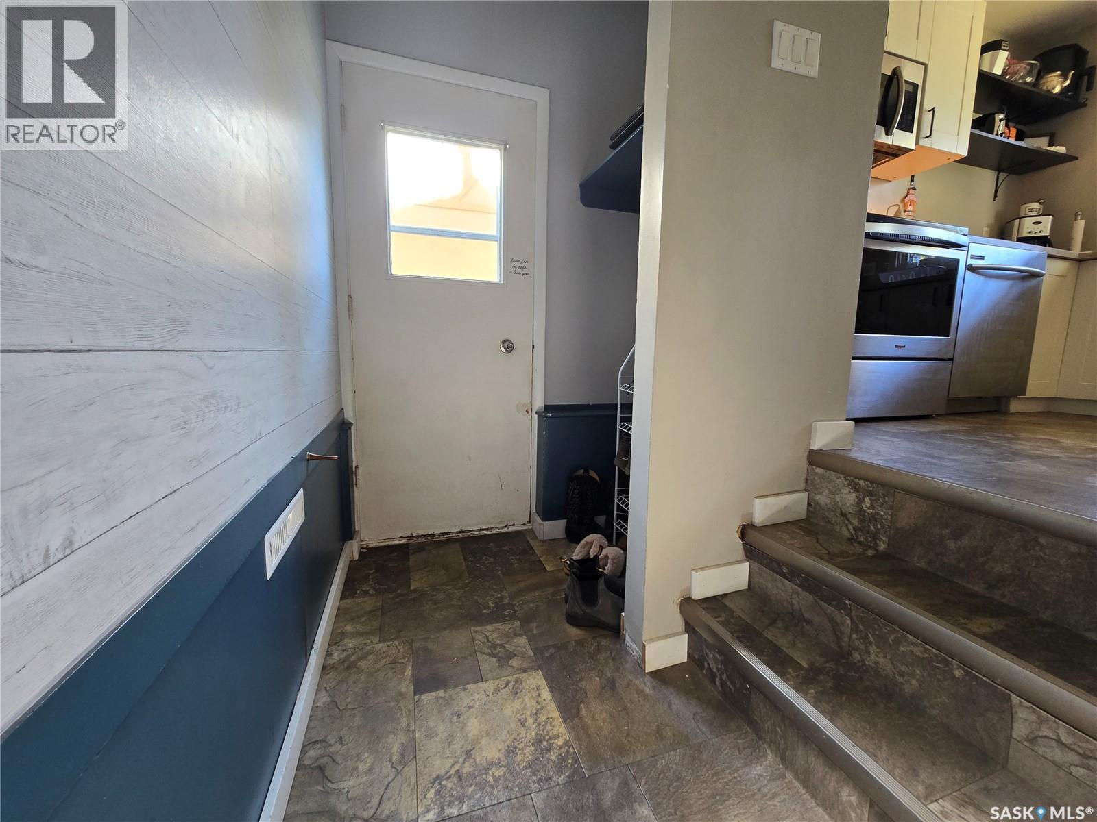 719 3Rd Street E, Assiniboia, SK - Indoor