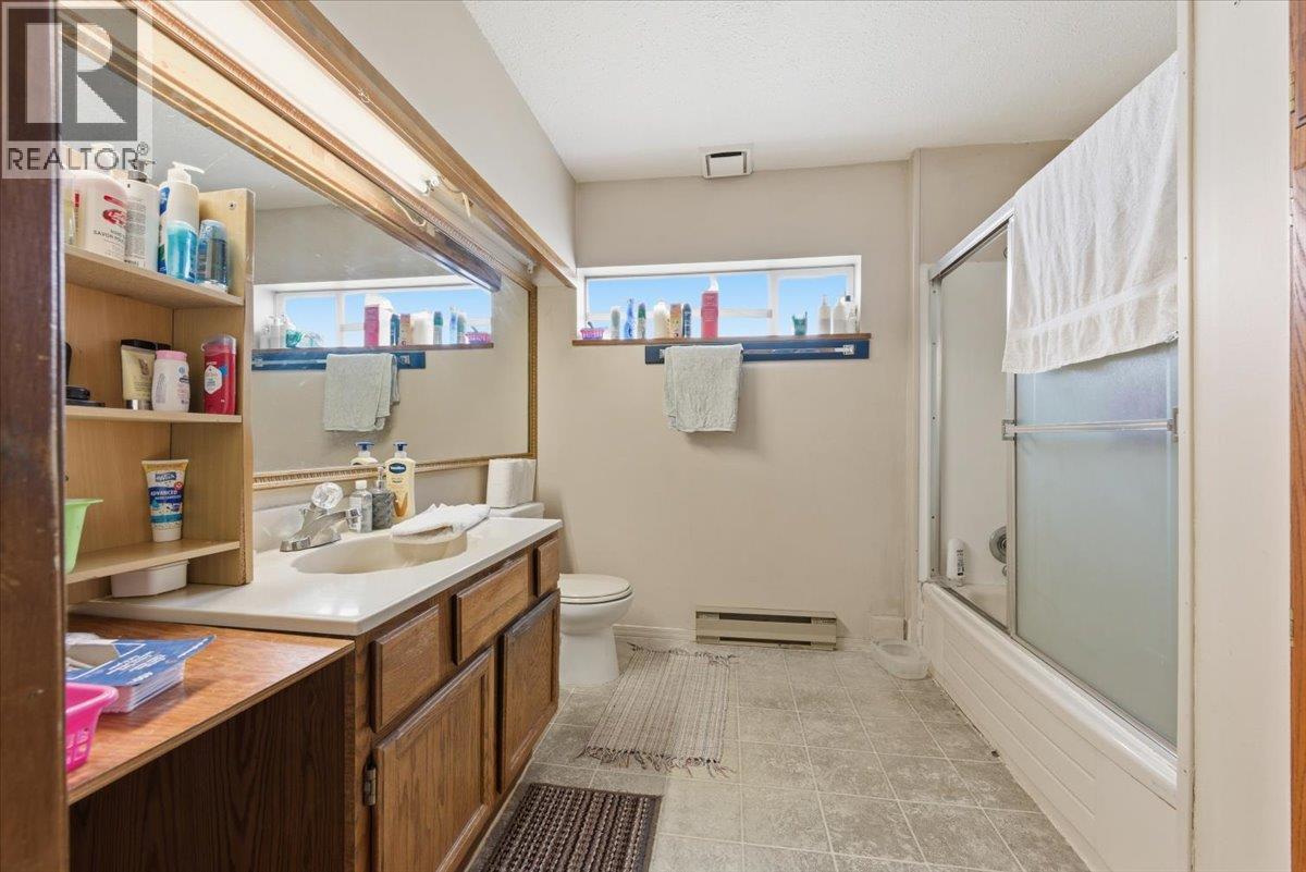8163 Buchanan Road, Coldstream, BC - Indoor Photo Showing Bathroom