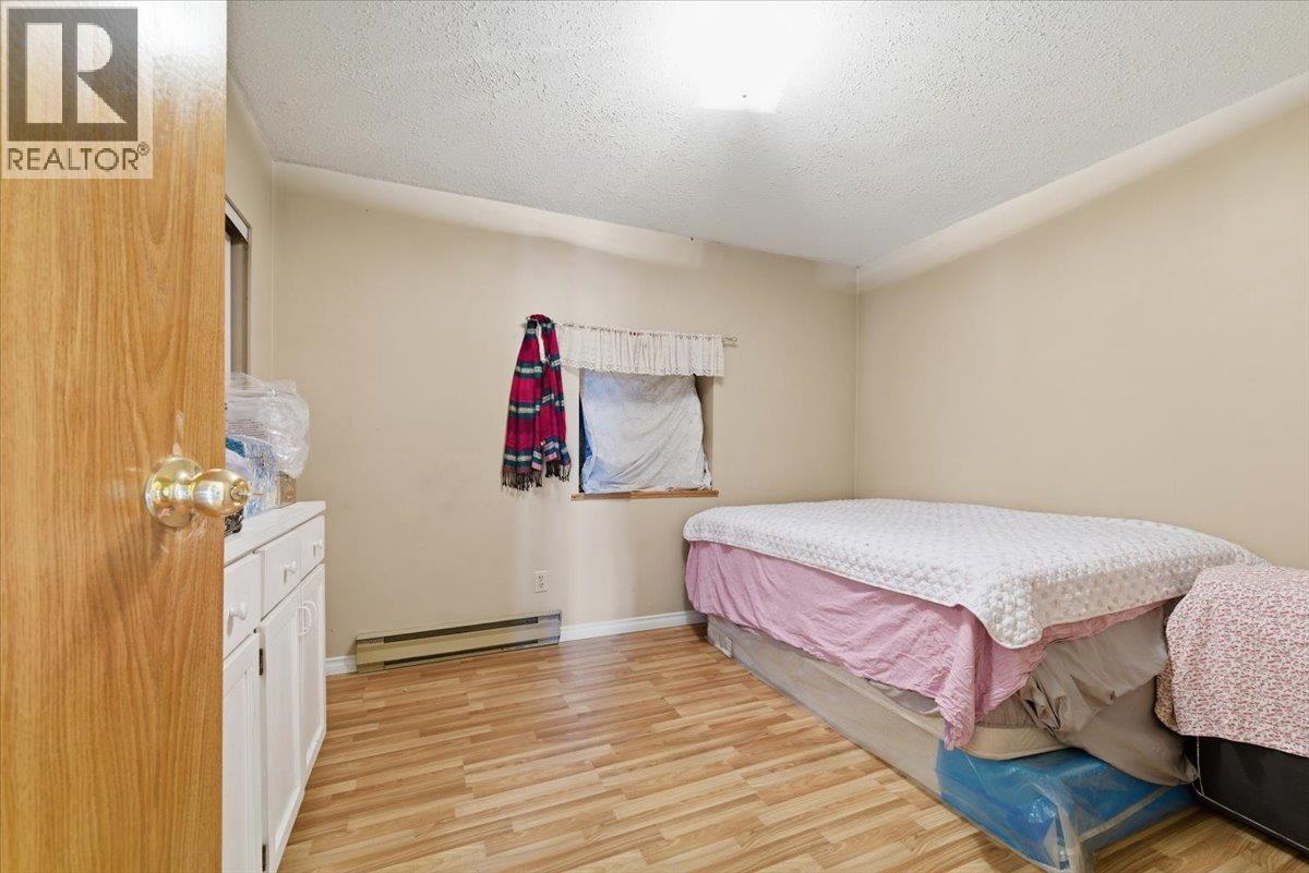 8163 Buchanan Road, Coldstream, BC - Indoor Photo Showing Bedroom