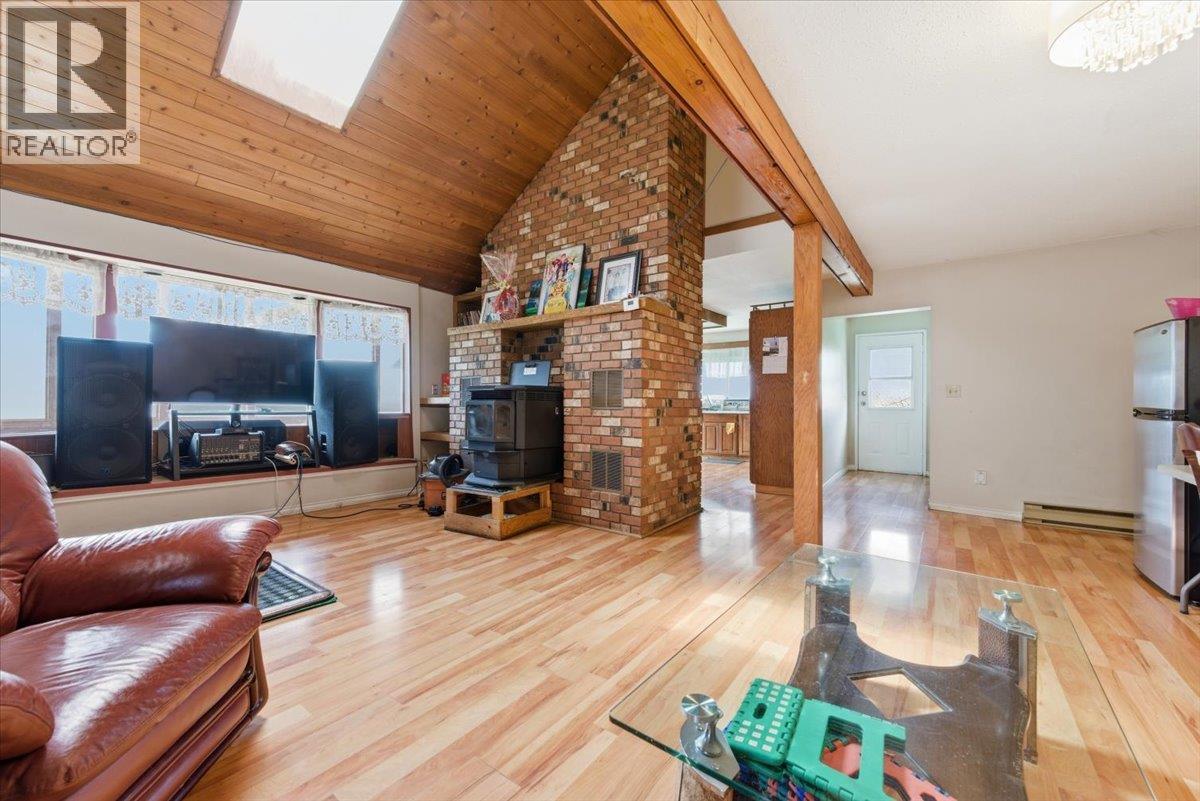 8163 Buchanan Road, Coldstream, BC - Indoor Photo Showing Living Room With Fireplace