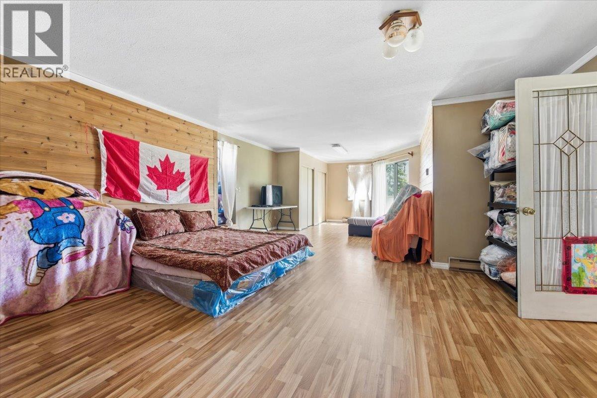 8163 Buchanan Road, Coldstream, BC - Indoor Photo Showing Bedroom