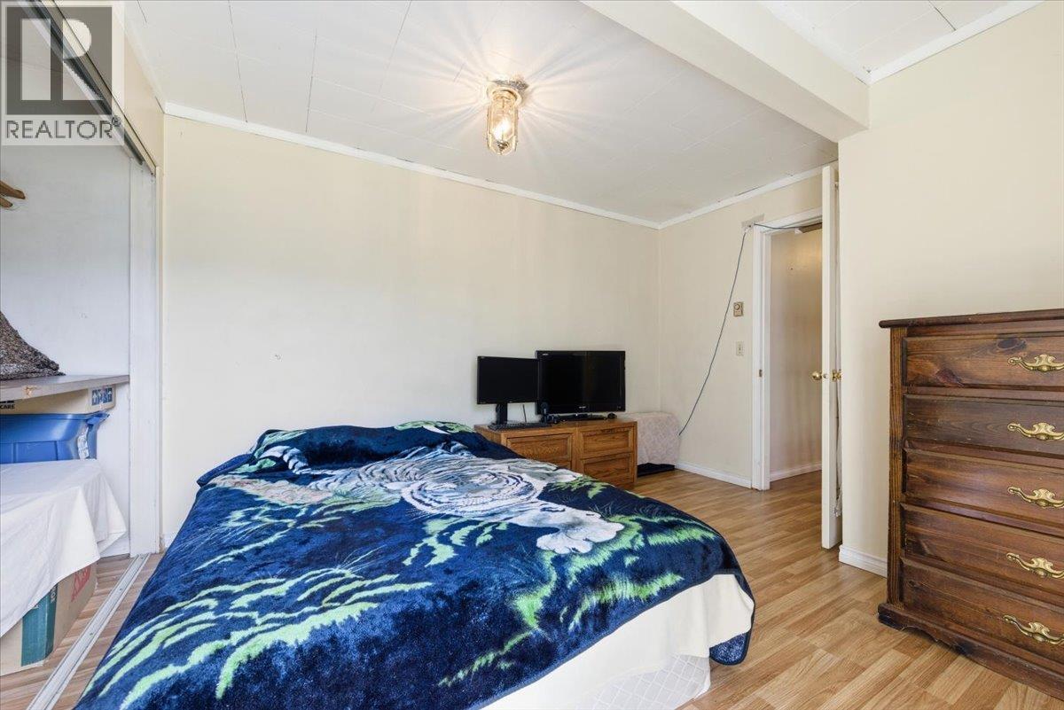8163 Buchanan Road, Coldstream, BC - Indoor Photo Showing Bedroom