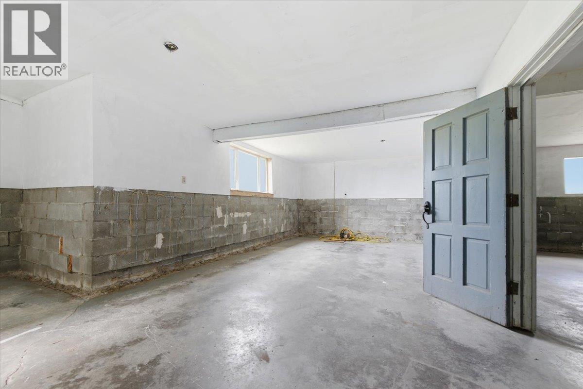 8163 Buchanan Road, Coldstream, BC - Indoor