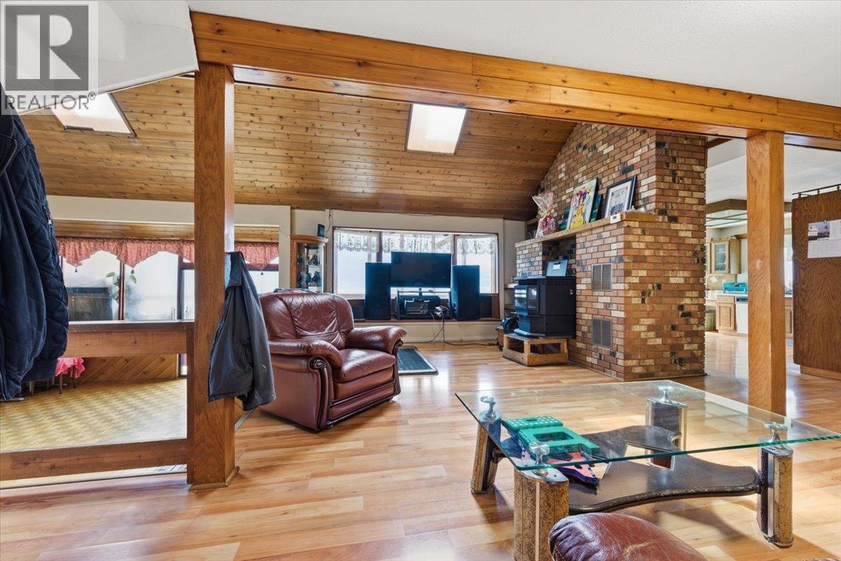 8163 Buchanan Road, Coldstream, BC - Indoor