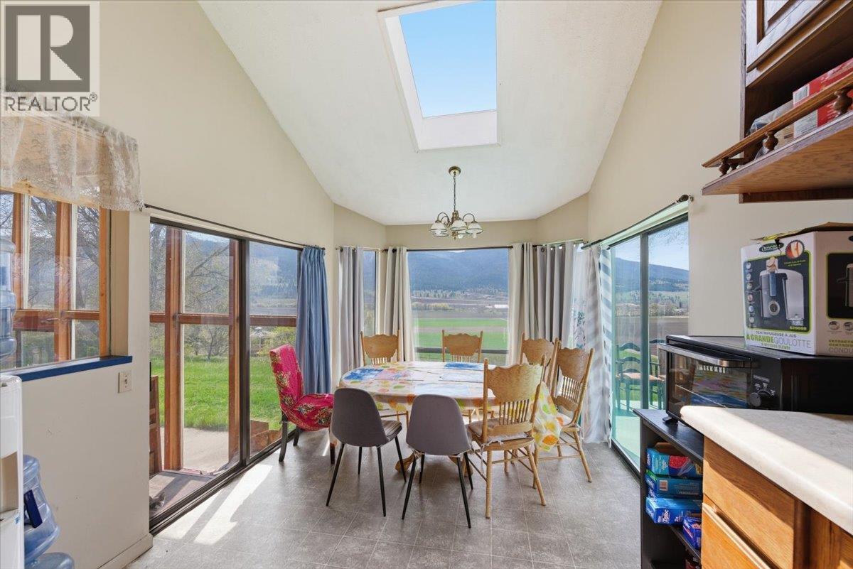 8163 Buchanan Road, Coldstream, BC - Indoor Photo Showing Dining Room
