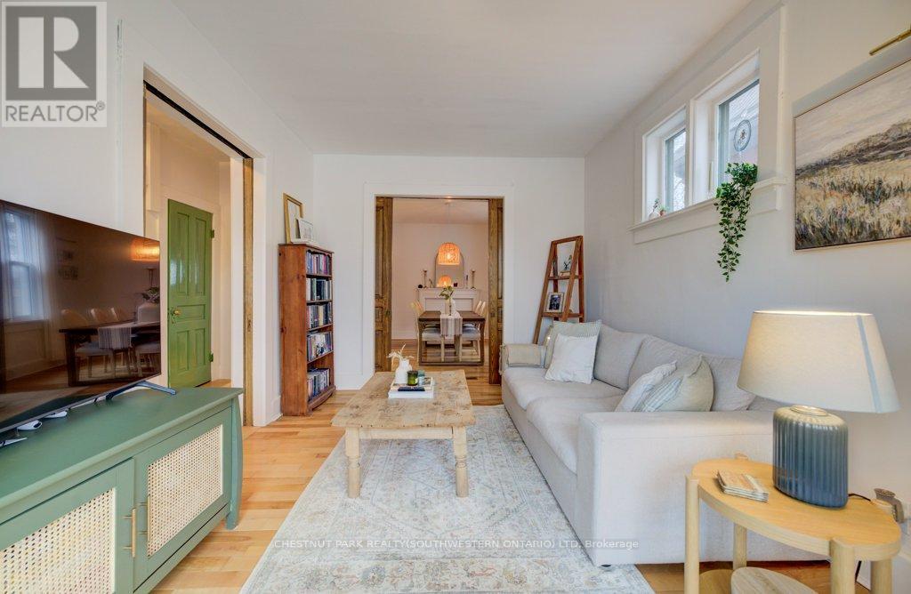 8 Spring Street E, Waterloo, ON - Indoor