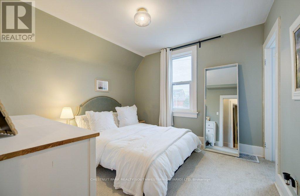 8 Spring Street E, Waterloo, ON - Indoor Photo Showing Bedroom