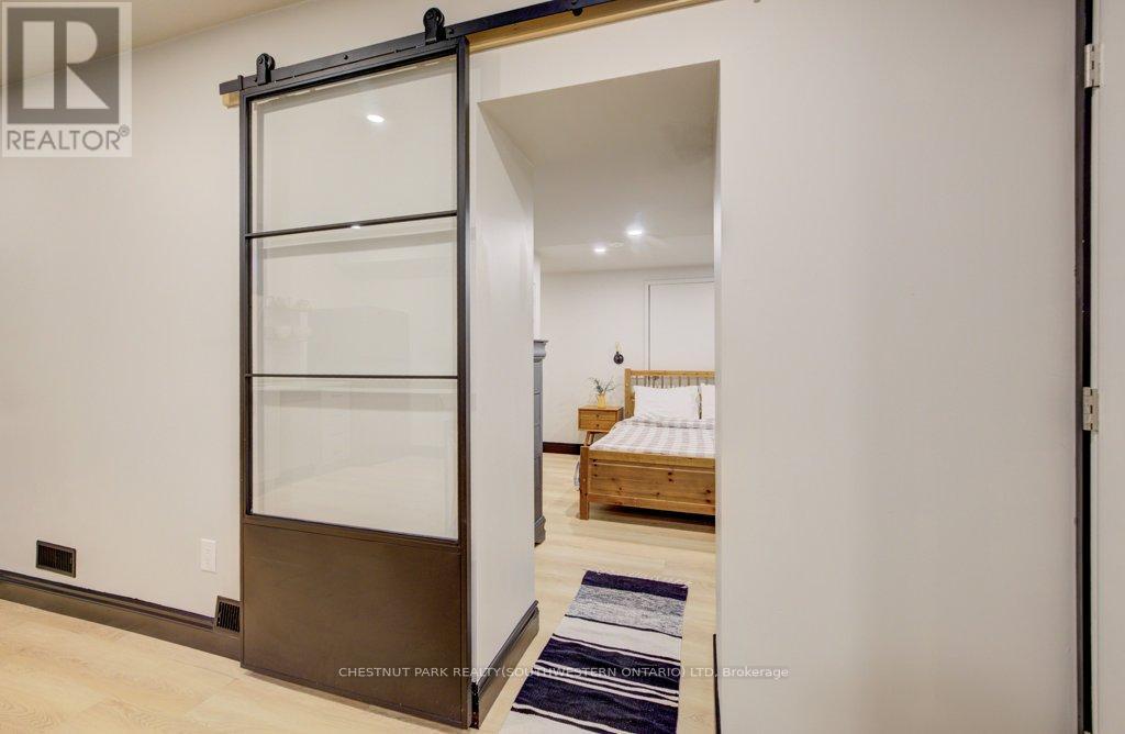 8 Spring Street E, Waterloo, ON - Indoor