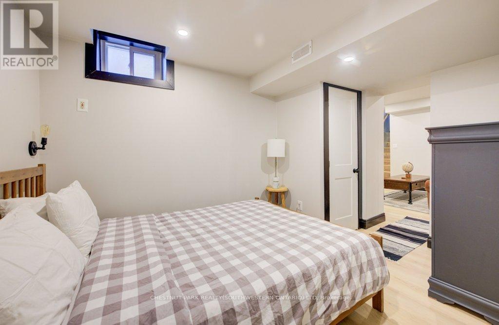8 Spring Street E, Waterloo, ON - Indoor Photo Showing Bedroom
