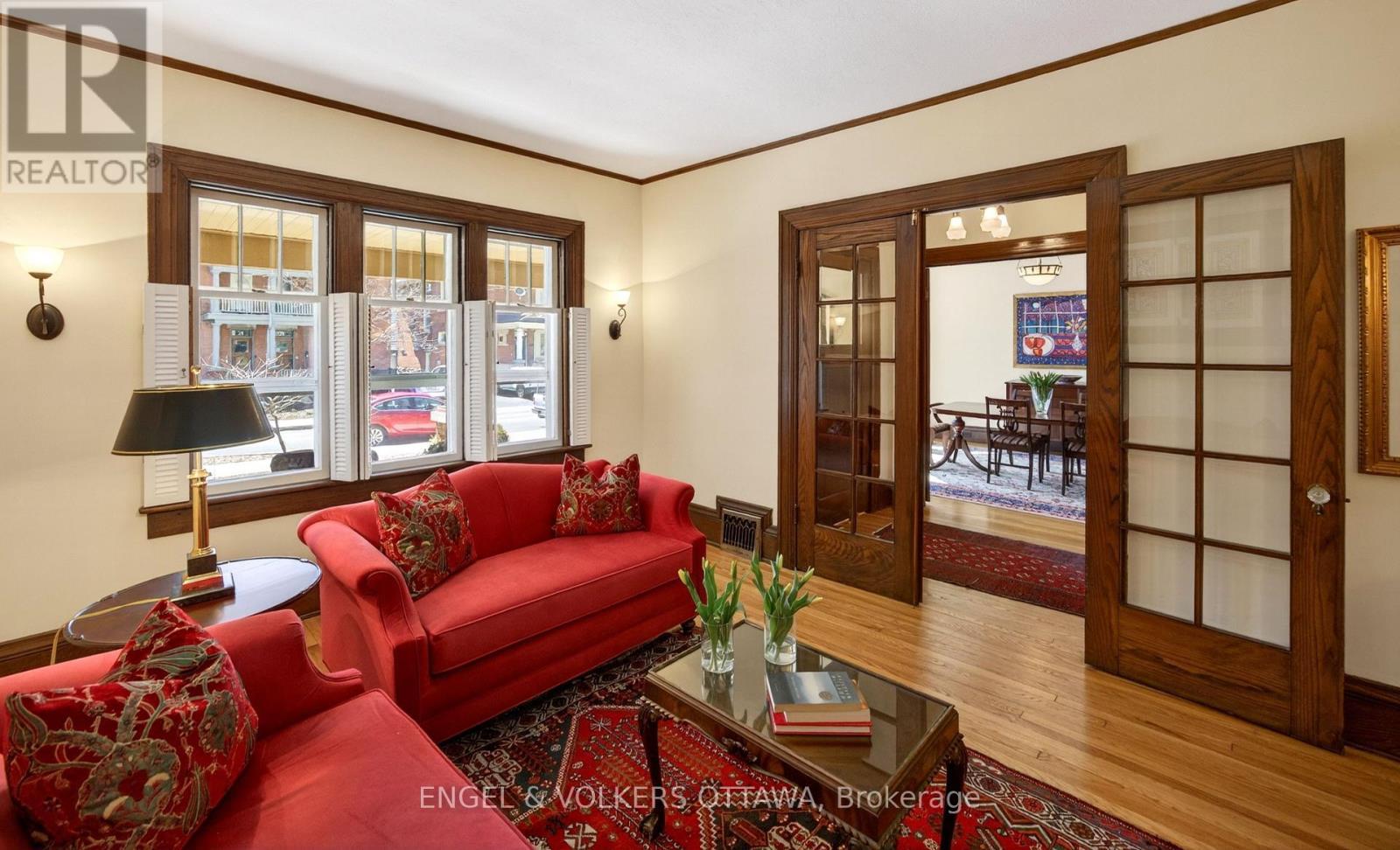 23 Woodlawn Avenue, Ottawa, ON - Indoor Photo Showing Living Room