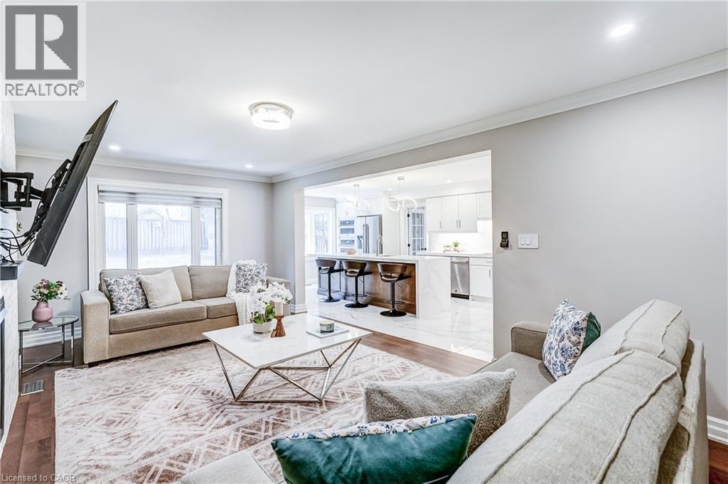 Living area featuring hardwood-finish flooring, recessed lighting, and crown molding - 1264 Kane Road, Mississauga, ON - Indoor Photo Showing Living Room