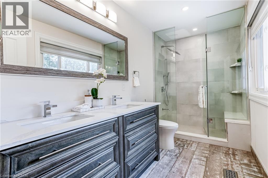 Dual vanity with white countertops, undermount sinks, and contemporary faucets - 1264 Kane Road, Mississauga, ON - Indoor Photo Showing Bathroom
