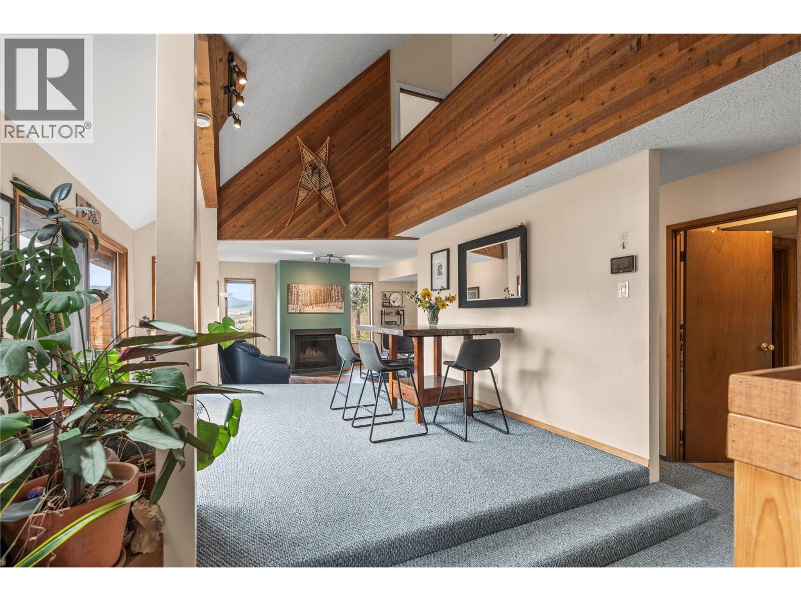 6515 Eagle Road, Vernon, BC - Indoor With Fireplace