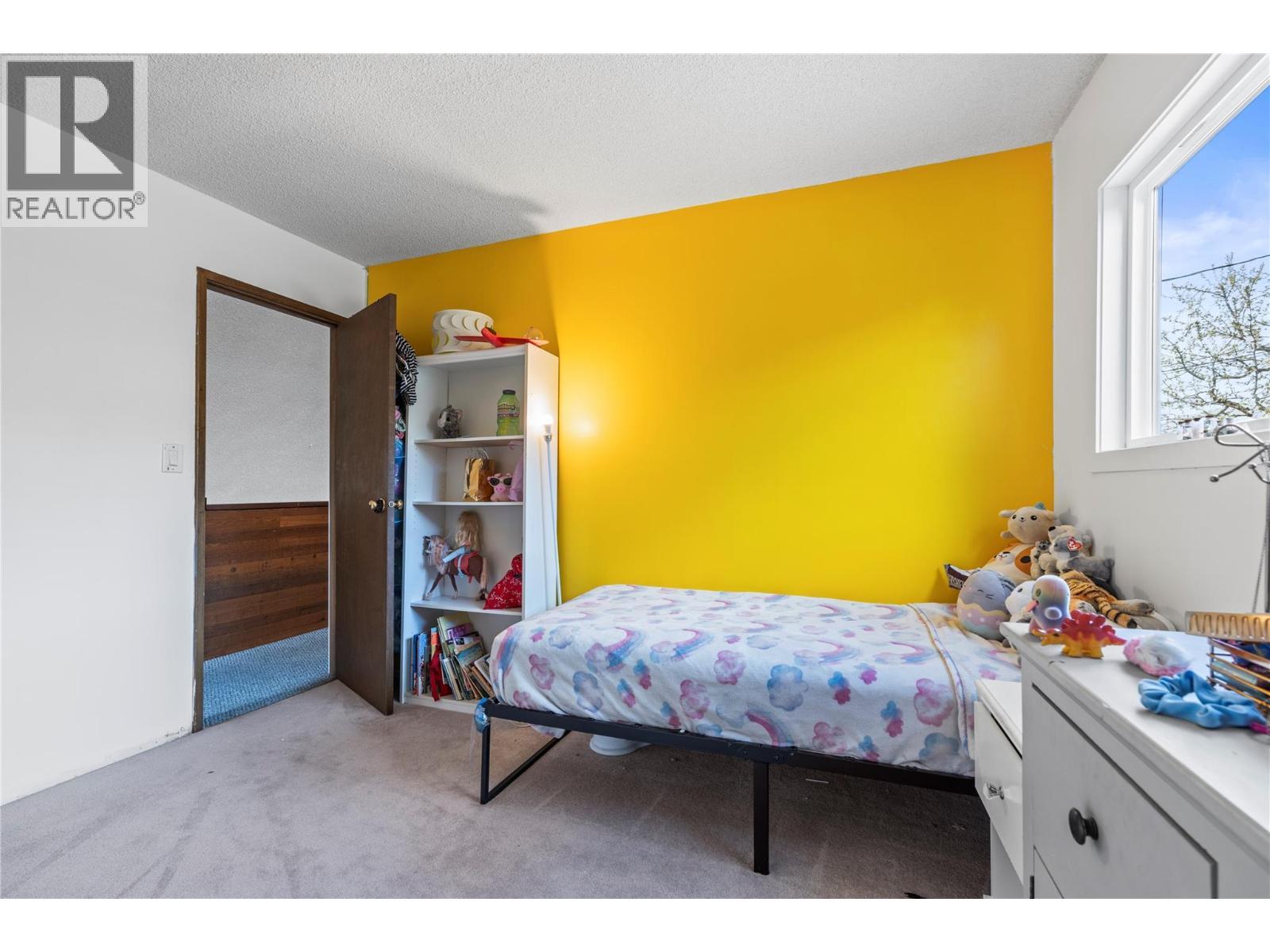 6515 Eagle Road, Vernon, BC - Indoor Photo Showing Bedroom