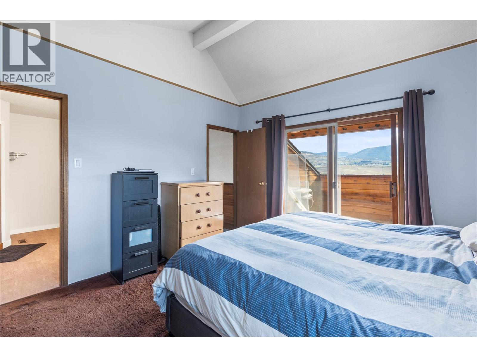 6515 Eagle Road, Vernon, BC - Indoor Photo Showing Bedroom