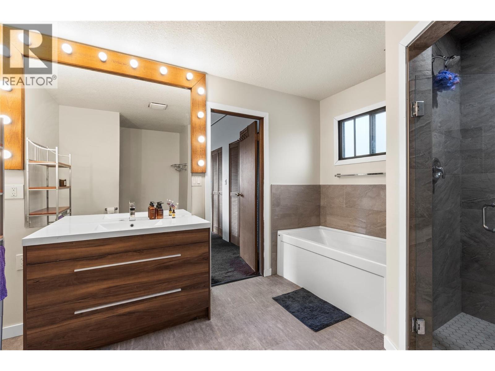 6515 Eagle Road, Vernon, BC - Indoor Photo Showing Bathroom