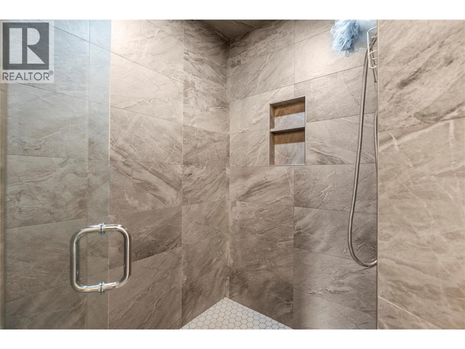 6515 Eagle Road, Vernon, BC - Indoor Photo Showing Bathroom