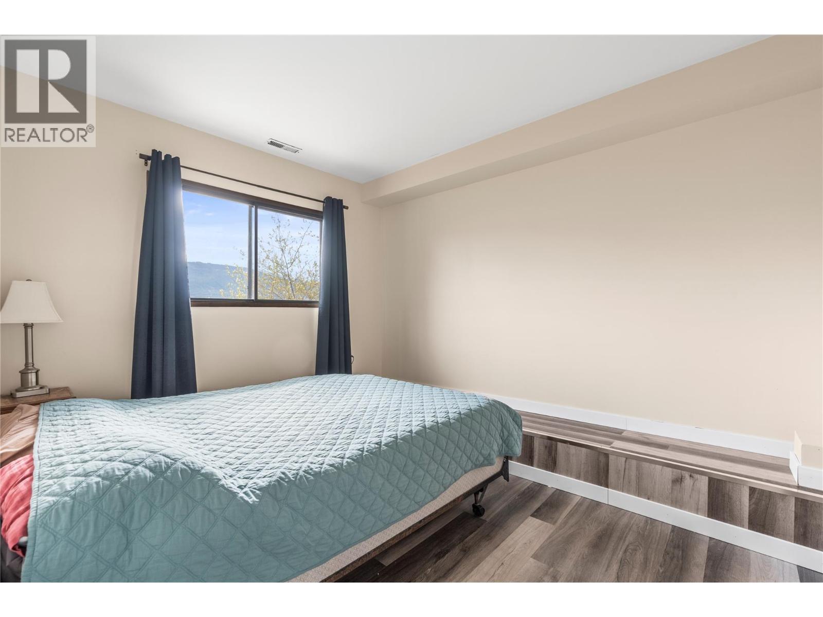 6515 Eagle Road, Vernon, BC - Indoor Photo Showing Bedroom
