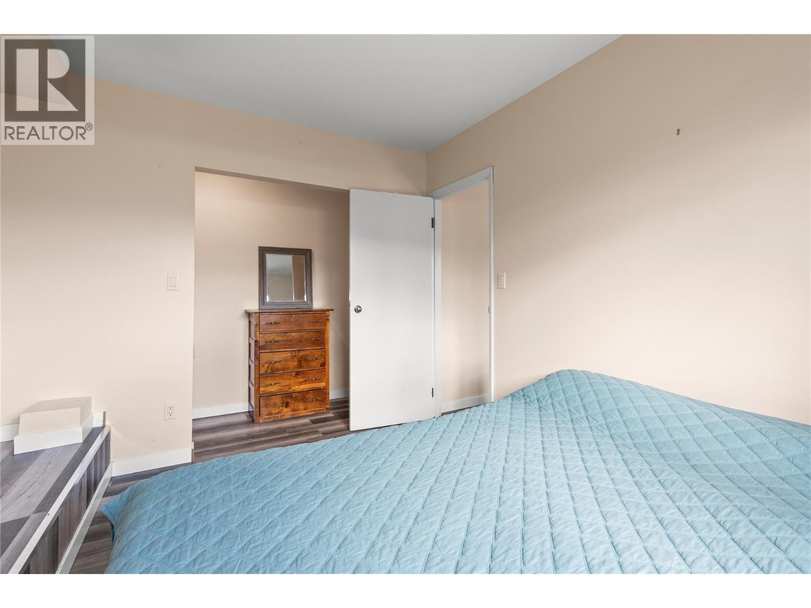 6515 Eagle Road, Vernon, BC - Indoor Photo Showing Bedroom