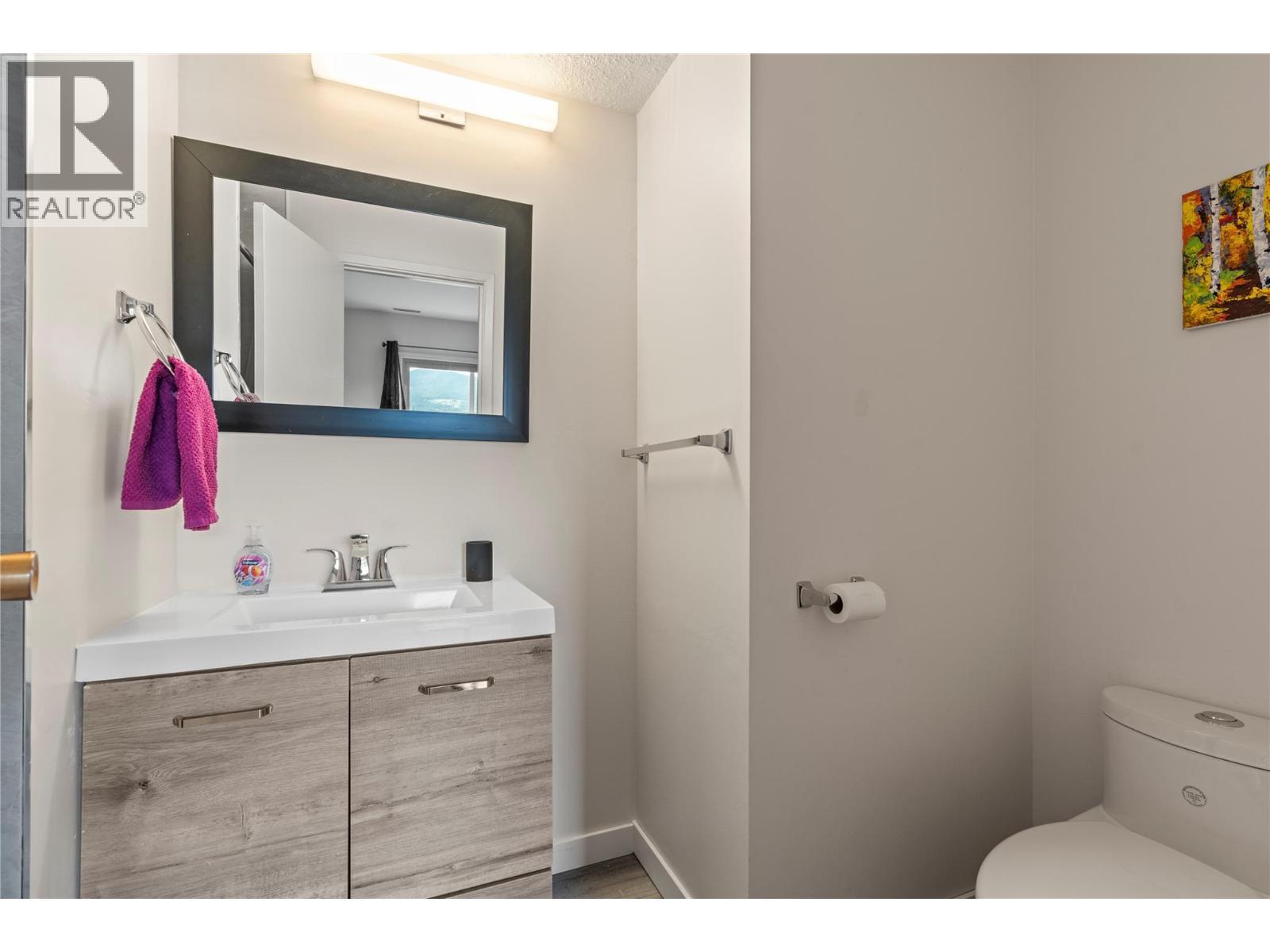 6515 Eagle Road, Vernon, BC - Indoor Photo Showing Bathroom