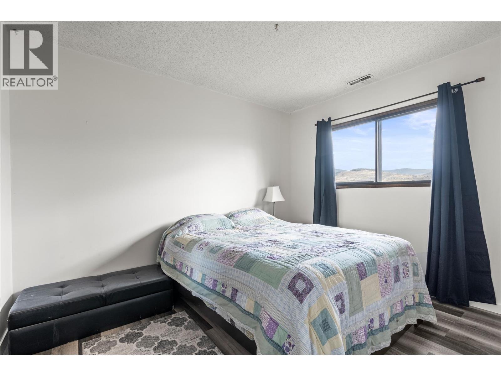 6515 Eagle Road, Vernon, BC - Indoor Photo Showing Bedroom