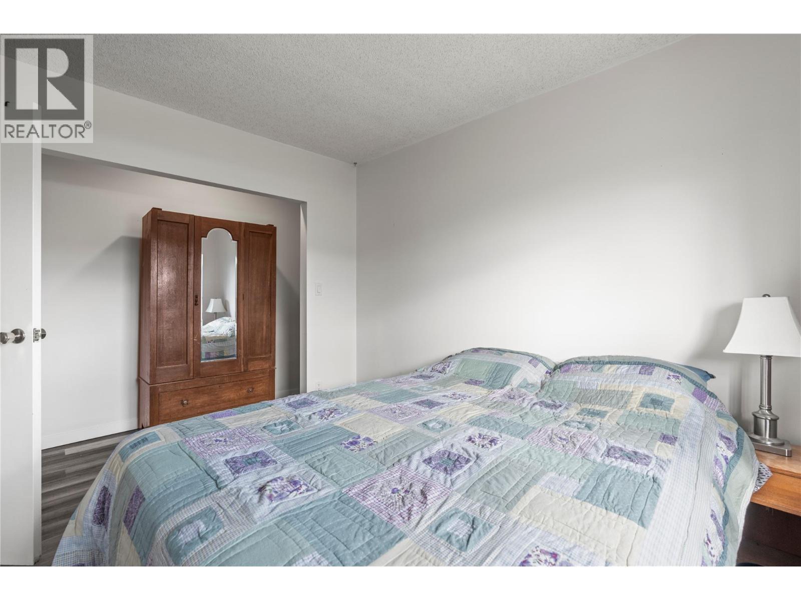 6515 Eagle Road, Vernon, BC - Indoor Photo Showing Bedroom