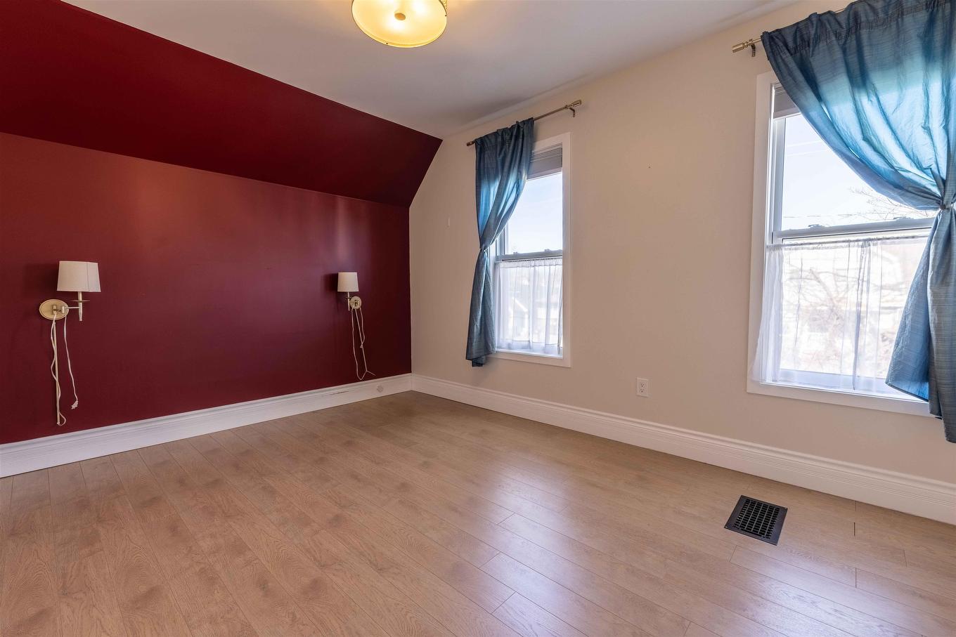 151 Secord St, Thunder Bay, ON - Indoor Photo Showing Other Room