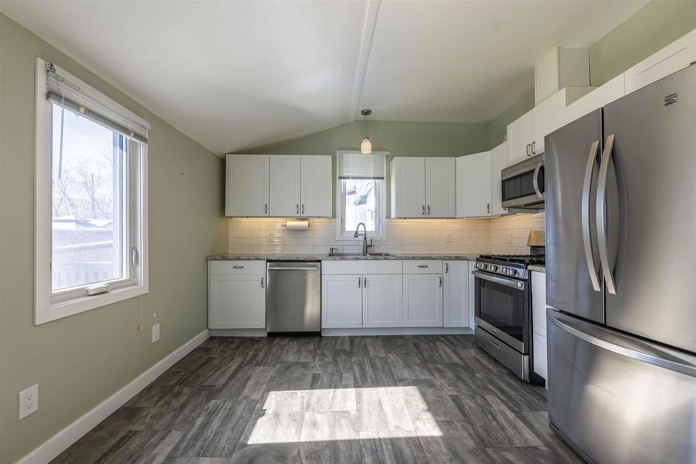 151 Secord St, Thunder Bay, ON - Indoor Photo Showing Kitchen With Upgraded Kitchen