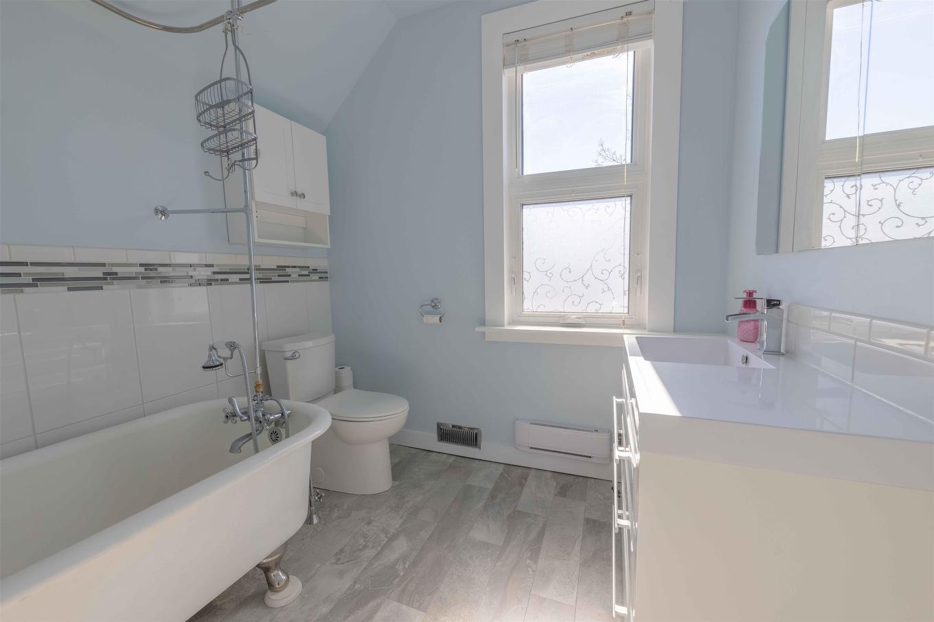 151 Secord St, Thunder Bay, ON - Indoor Photo Showing Bathroom