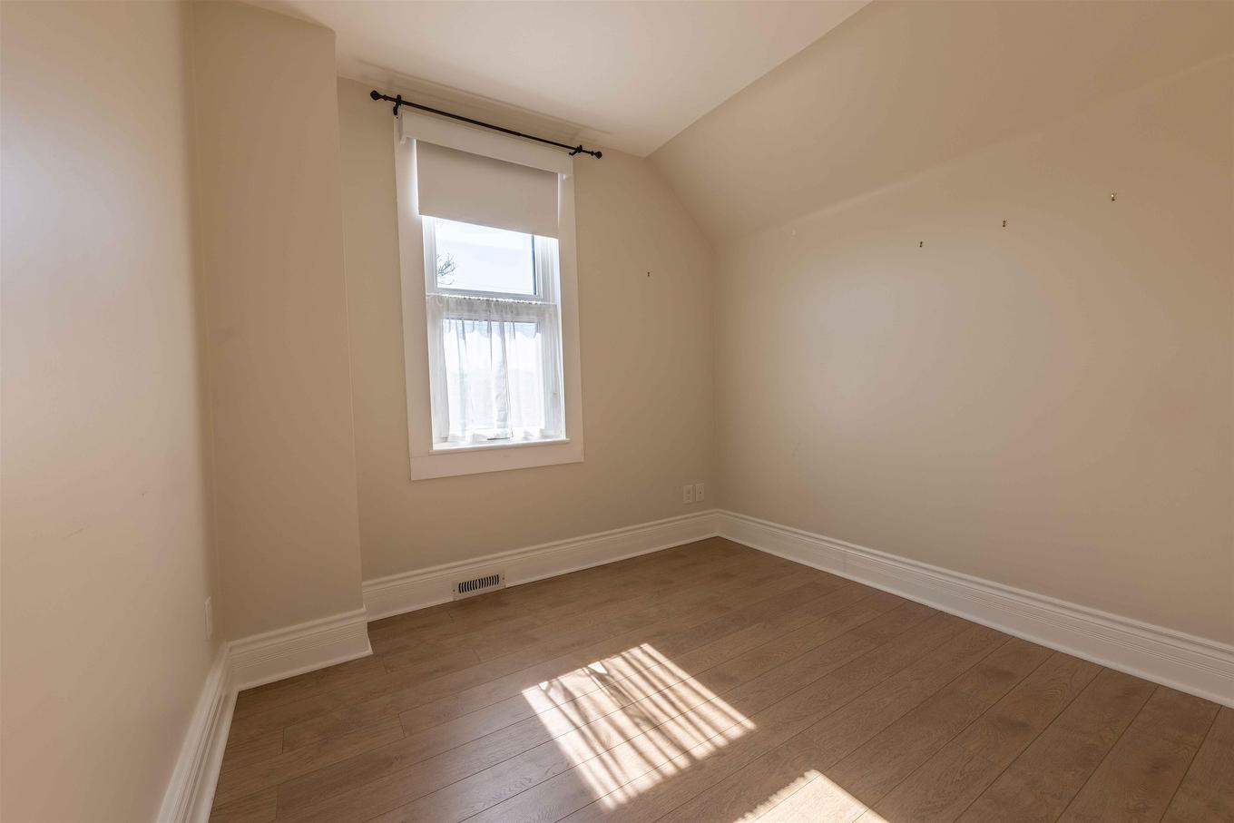 151 Secord St, Thunder Bay, ON - Indoor Photo Showing Other Room