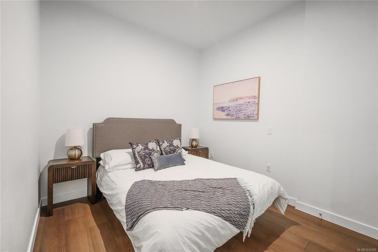 #307-9570 Fifth St, Sidney, BC - Indoor Photo Showing Bedroom