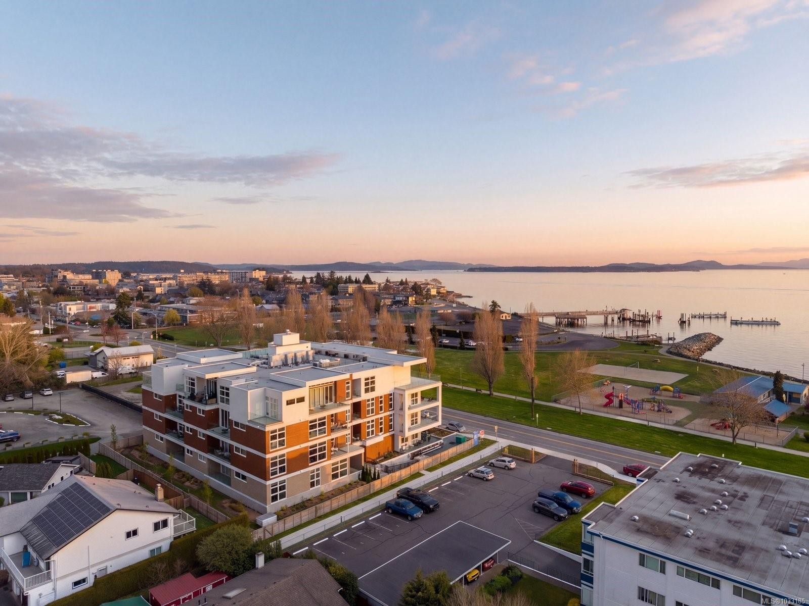 #307-9570 Fifth St, Sidney, BC - Outdoor With View