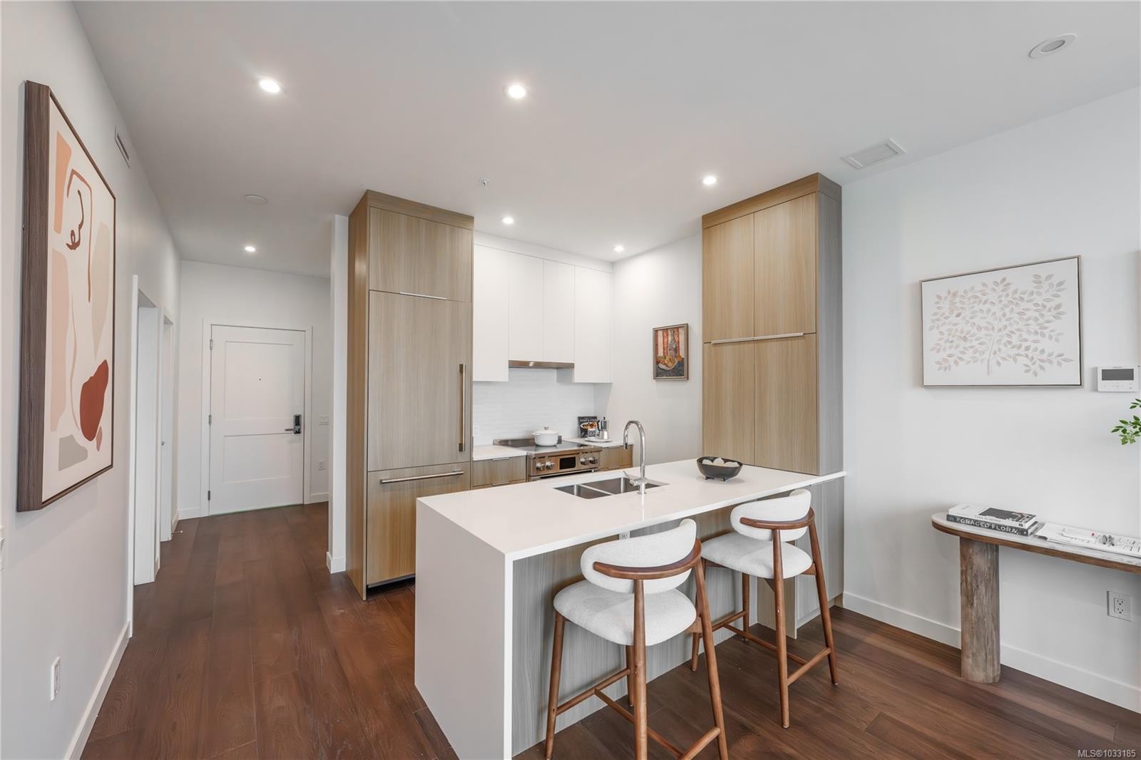 #307-9570 Fifth St, Sidney, BC - Indoor Photo Showing Kitchen With Double Sink