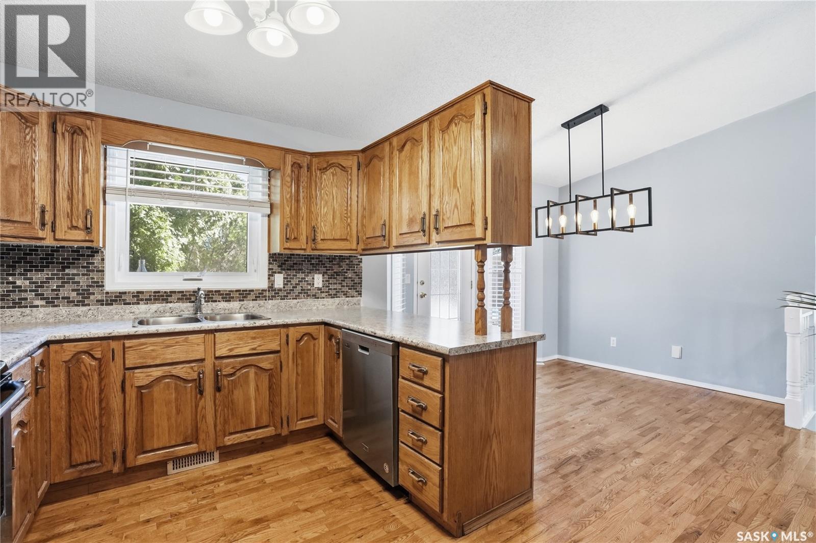 107 Armstrong Crescent, Saskatoon, SK - Indoor Photo Showing Kitchen With Double Sink