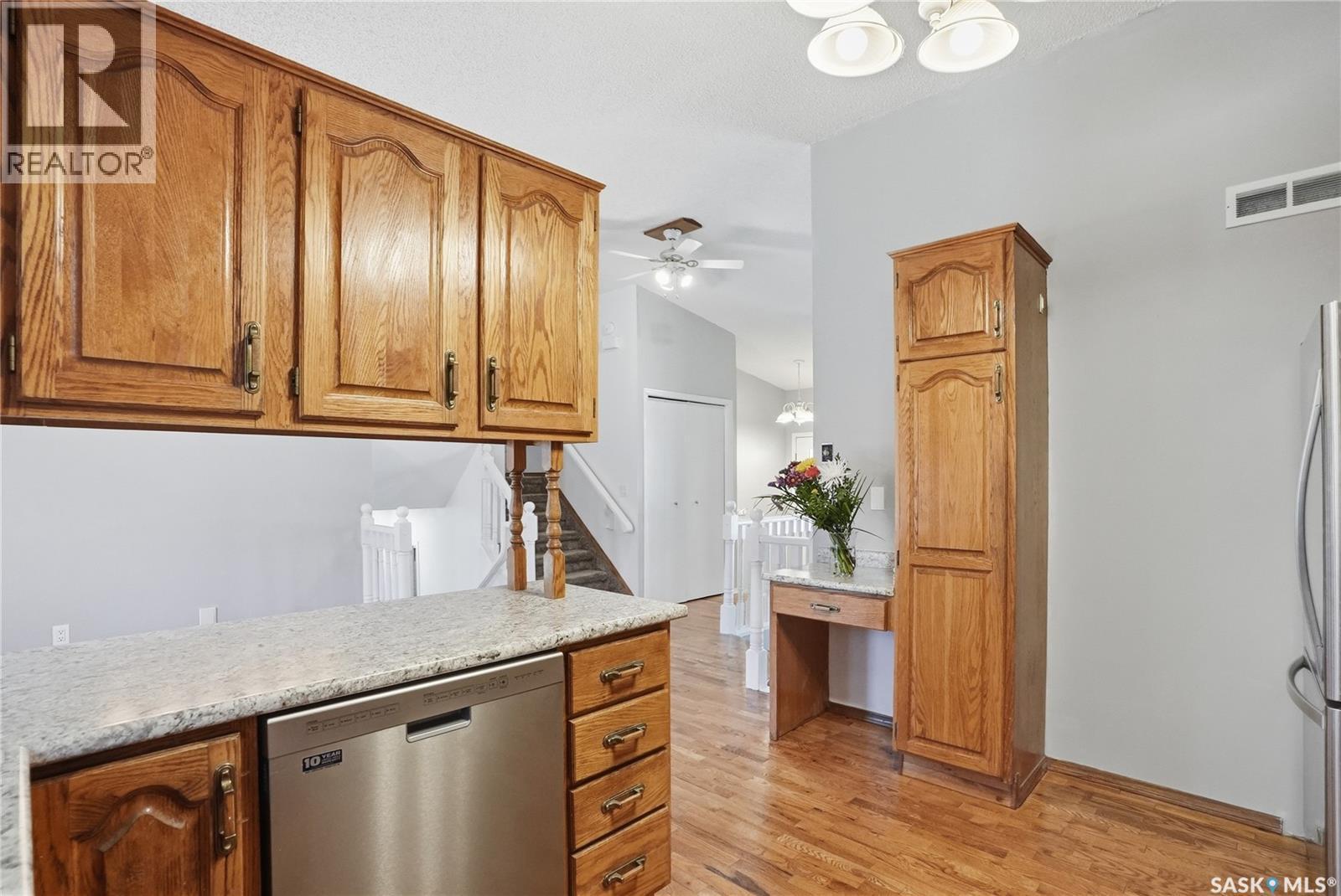 107 Armstrong Crescent, Saskatoon, SK - Indoor Photo Showing Kitchen